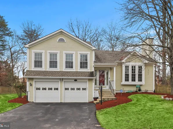 12537 Trotter Ct, Woodbridge, VA 22192