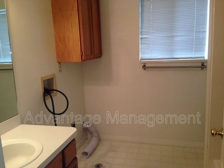 621 N 1570 W — Photo 8