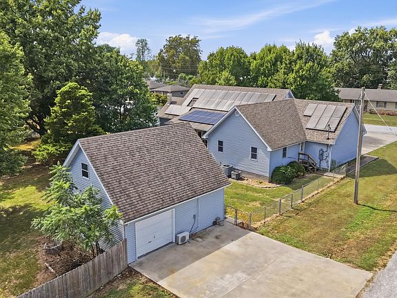 4th image of 800 S Cherry Street