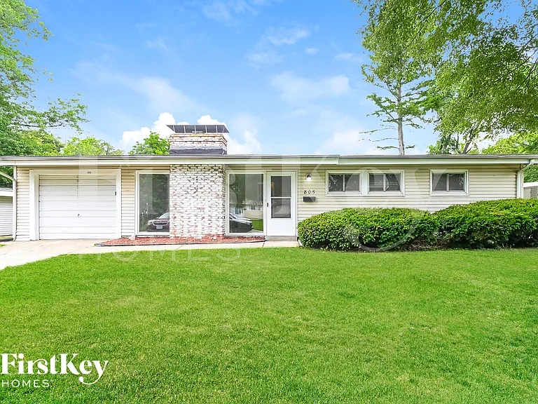 805 Robinwood Dr — Photo 2