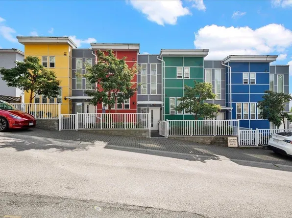 1209 4th Ave #6, New Westminster, BC V3M 1T8