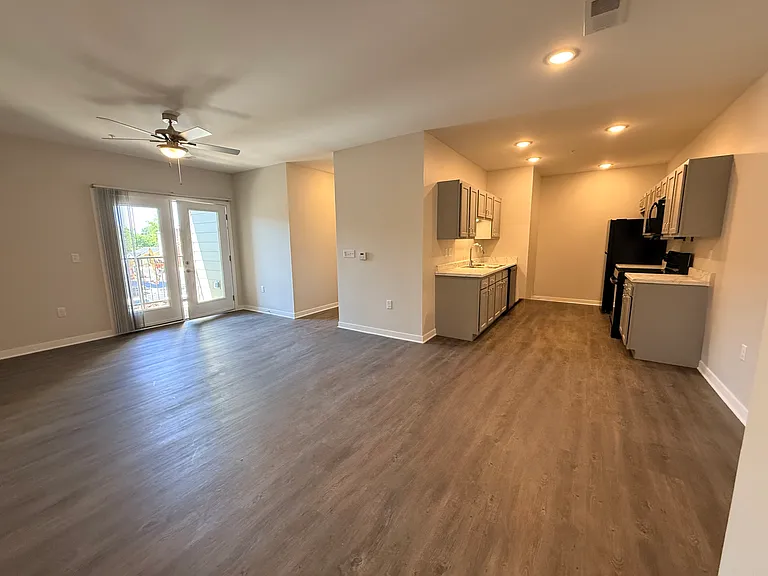Sunrise Crossing Apartments — Photo 7