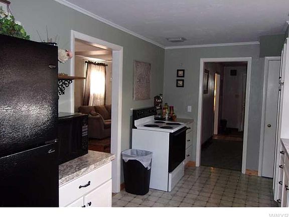 3rd image of 108 E Dyke St