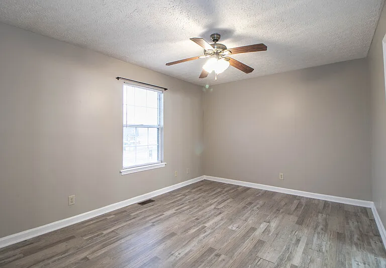 131 Lilian Dr — Photo 11