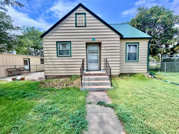 321 S High St, Dighton, KS 67839