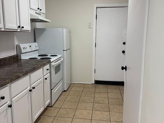 4th image of 3764 N Wilton Ave #2