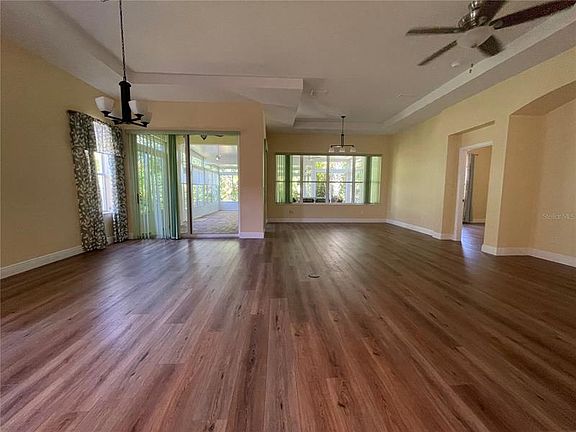 3rd image of 822 King Leon Way