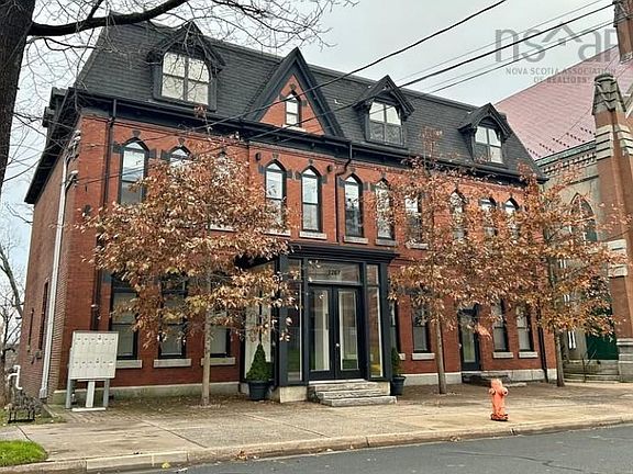 2nd image of 2267 Brunswick St