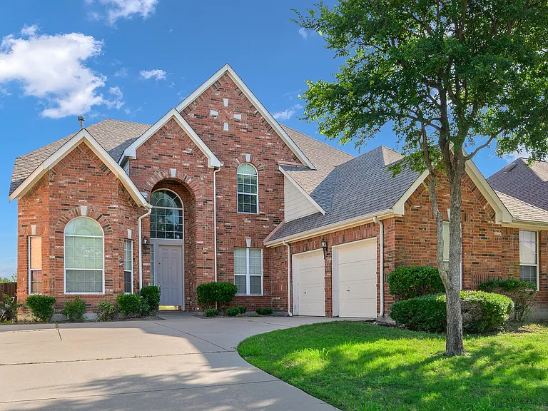 8708 Brook Hollow Dr — Photo 1