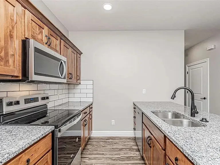 1642 Kenneth Dr — Photo 7