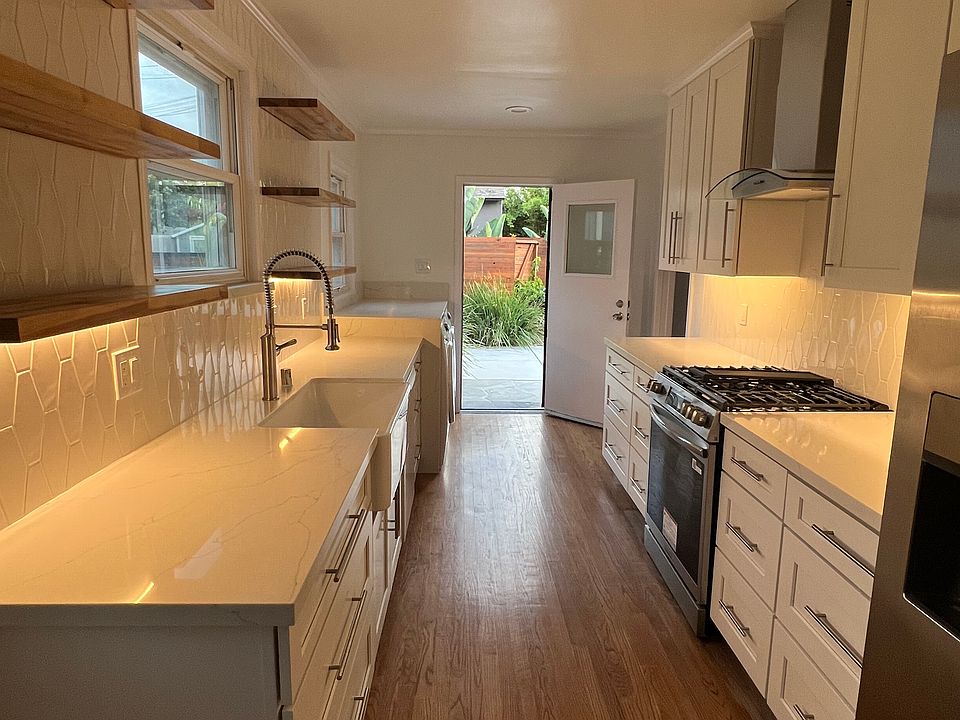 Stylish new kitchen with a full range of brand-new appliances and great attention to detail
