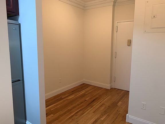3rd image of 208 W 104th St APT 4B
