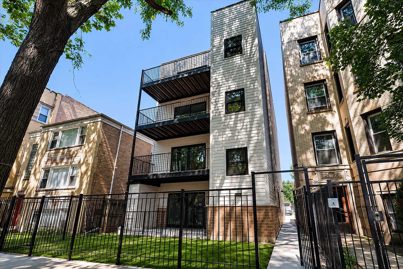 3 bed, $2,995 — Photo 1