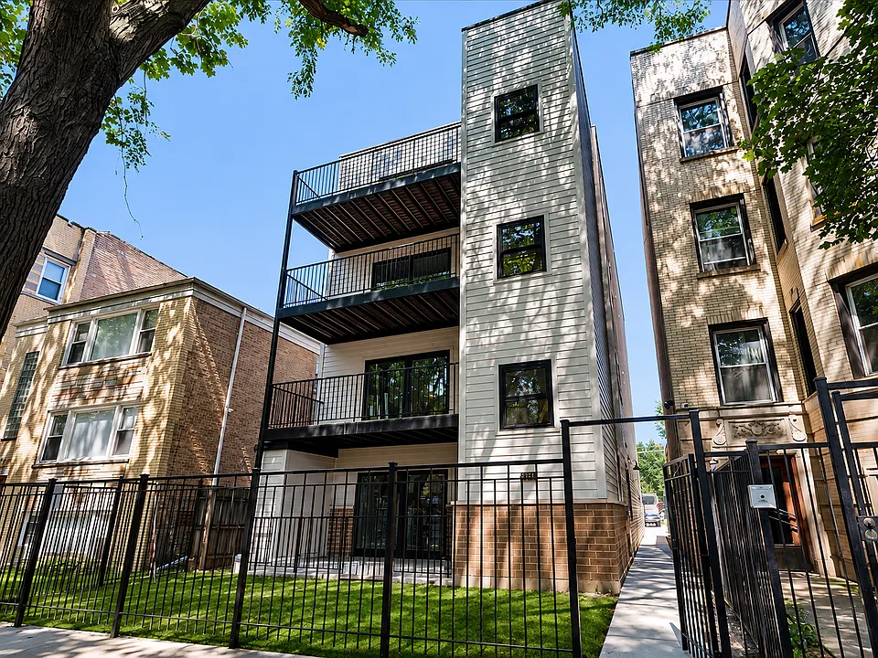 2315 W Arthur Ave #3