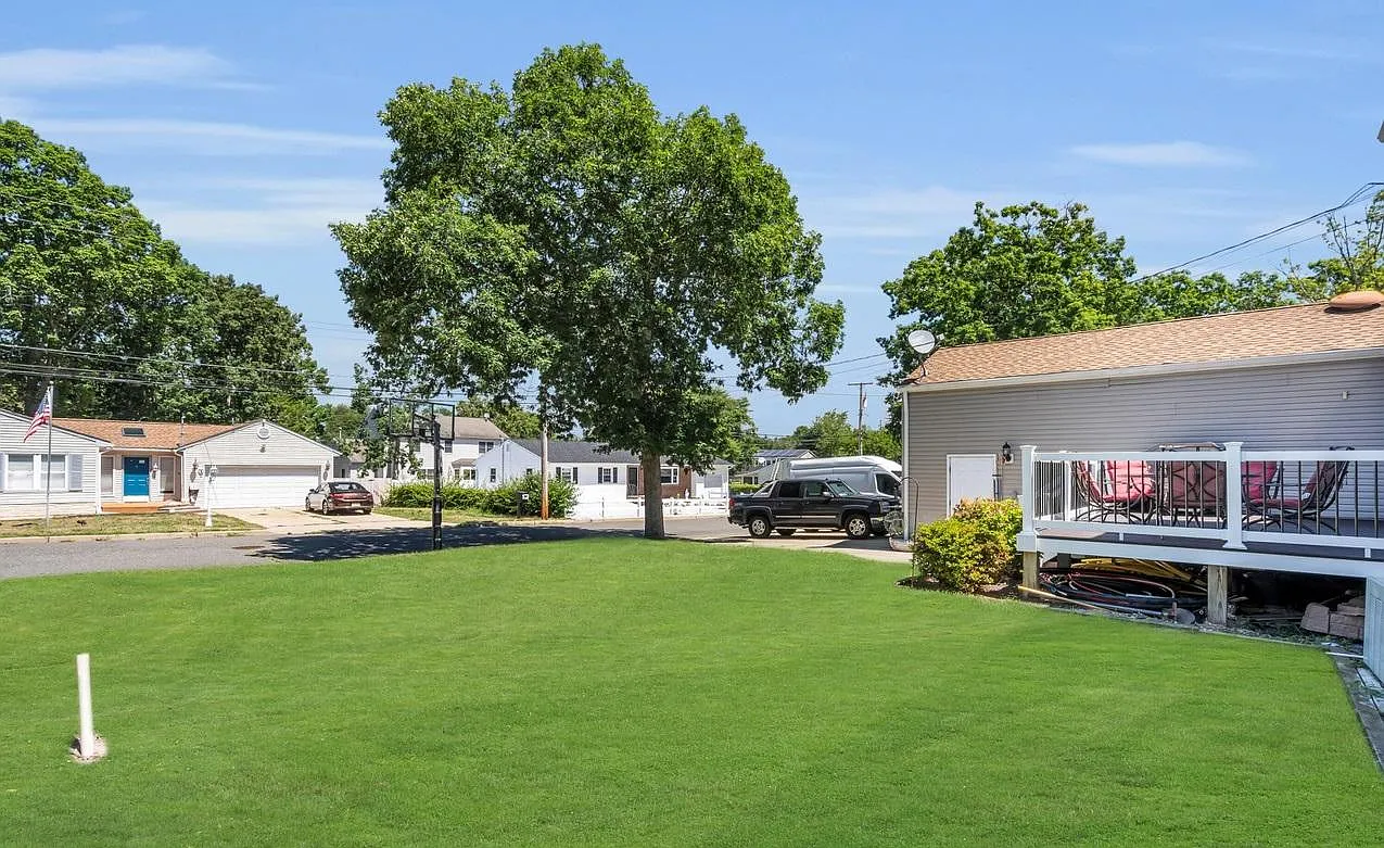 4 bed, 2400 sqft, $3,400 — Photo 1