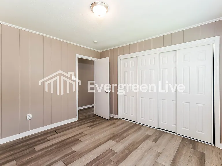 1535 Winchester St — Photo 10