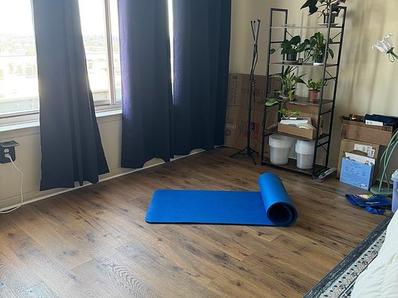 4th image of 2726 Gallows Rd APT 901