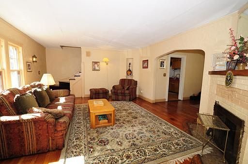 2nd image of 606 N Elmwood Ave