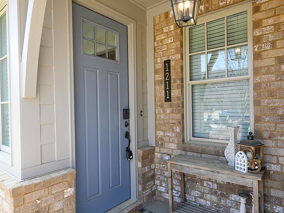 4th image of 1211 Windsor Dr