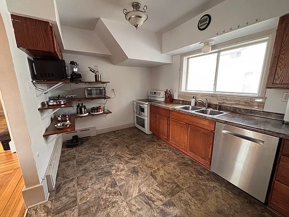 4th image of 817 John St