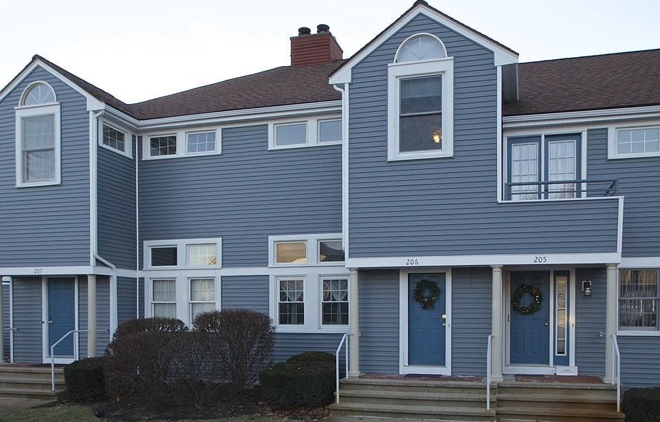 1st image of 501 Auburn St APT 206