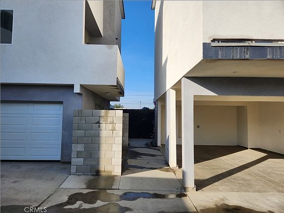 3rd image of 1113 E Artesia Blvd