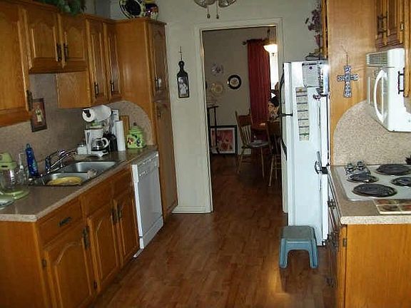 5th image of 700 E Main St