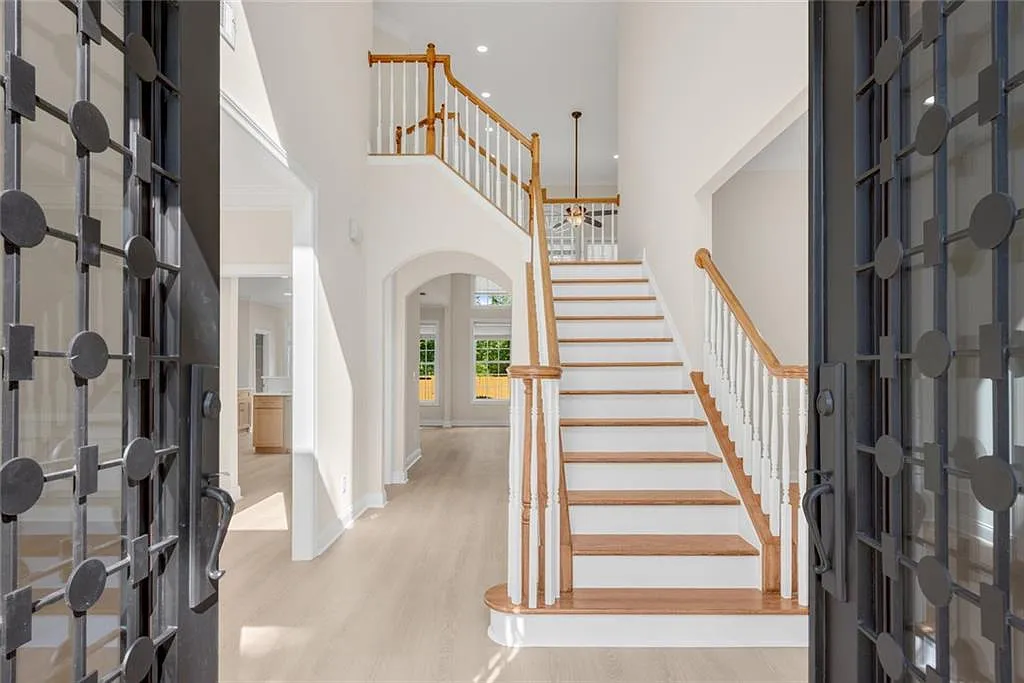 4 bed, 3.0 bath, 3497 sqft, $4,200 — Photo 3