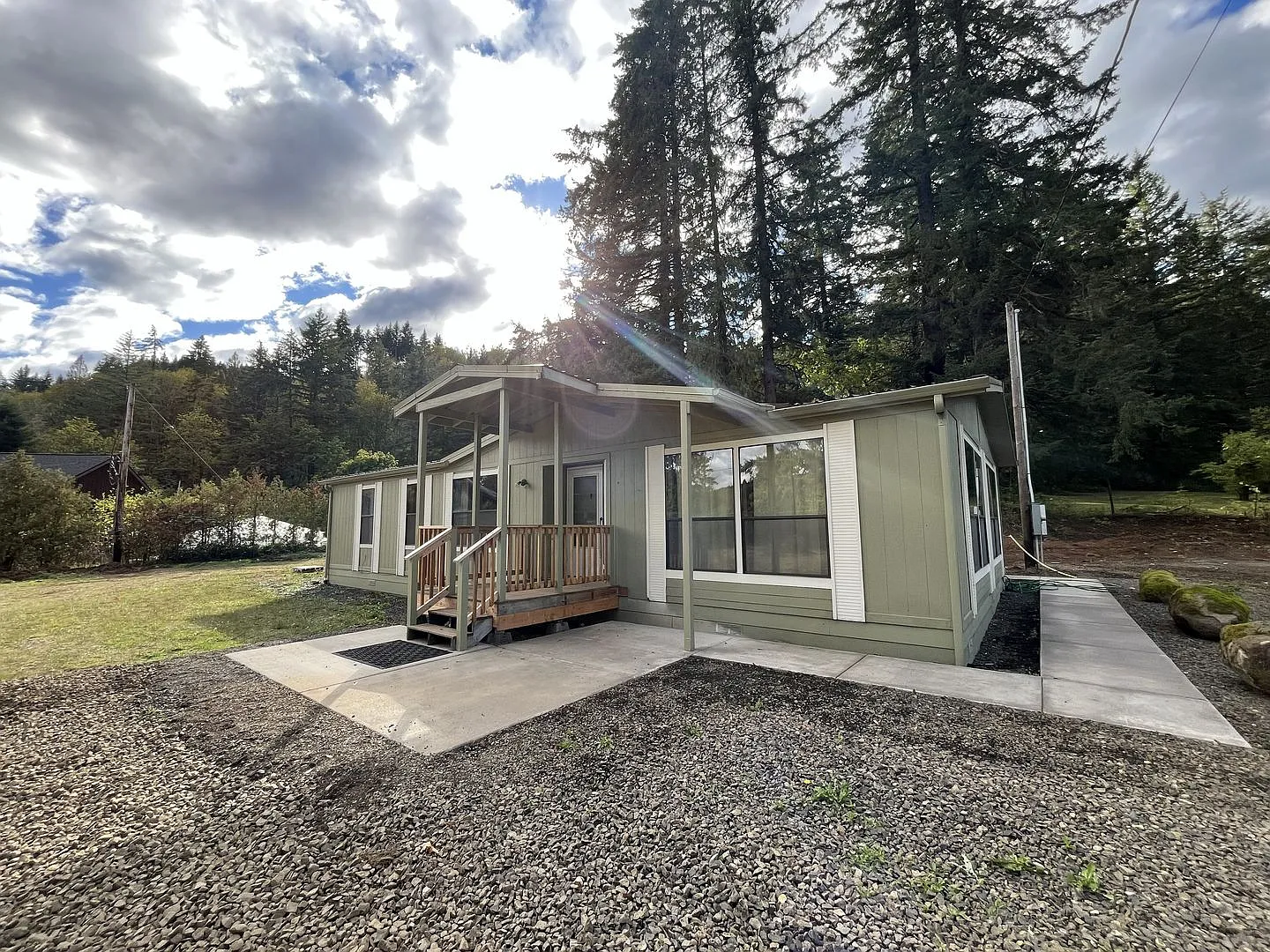 Charming 2-Bed, 2-Bath Country Retreat with Modern Comforts and Open Layout — Photo 4