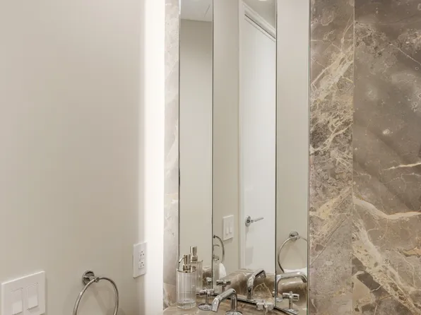 430 East 58th Street 16B image 3 of 19