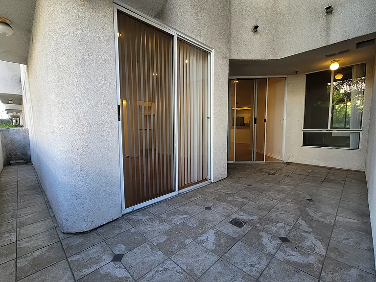 525 S Berendo St #104 — Photo 19