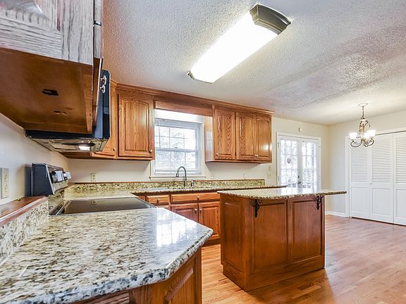 4th image of 12001 Camelot Dr SE