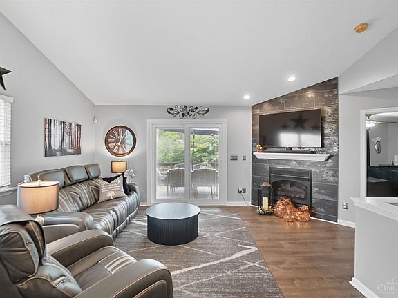 3rd image of 6133 Woodhall Dr