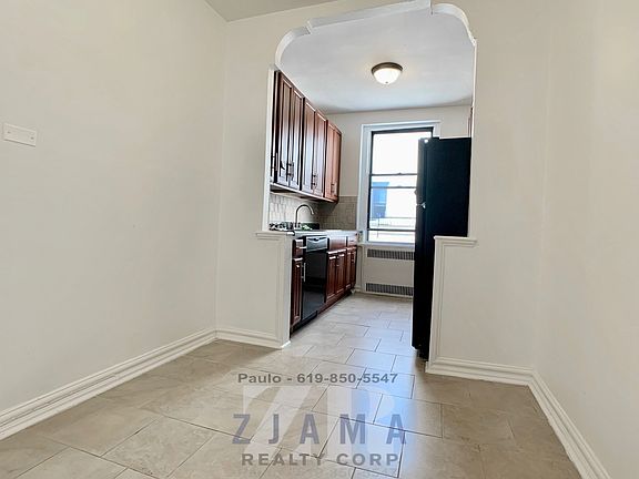 3rd image of 200 E 18th St APT 6J