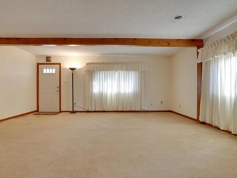 409 N Vorcey St — Photo 13