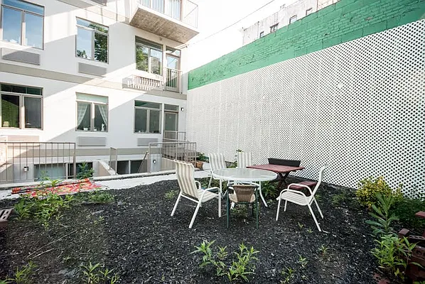 Rented by EXR | media 37