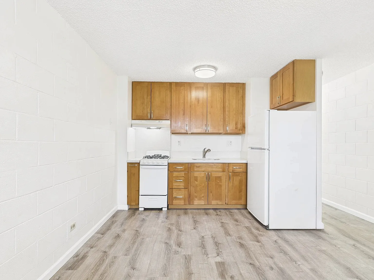 409 Iolani Ave — Photo 3