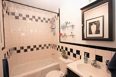 Rented by R New York