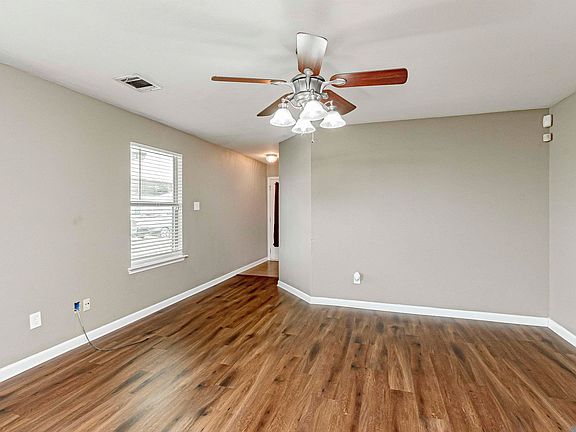 4th image of 23569 Wellington Ave