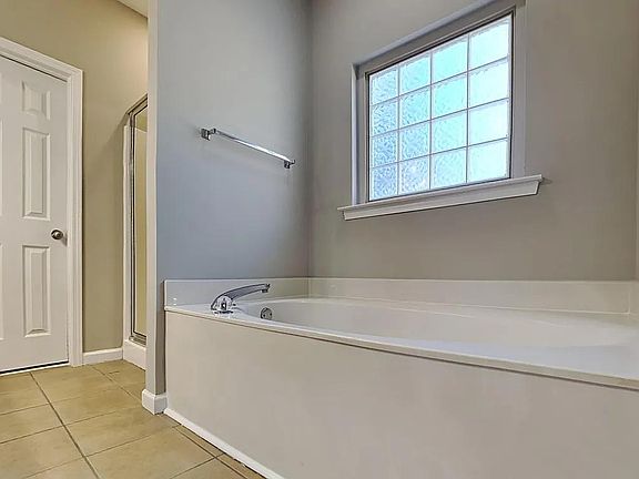 4th image of 1232 Glenstone Pl