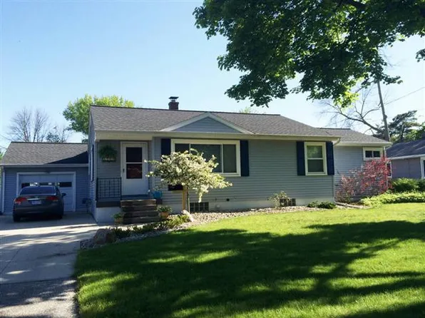 1102 E McDonnell St, Essexville, MI 48732