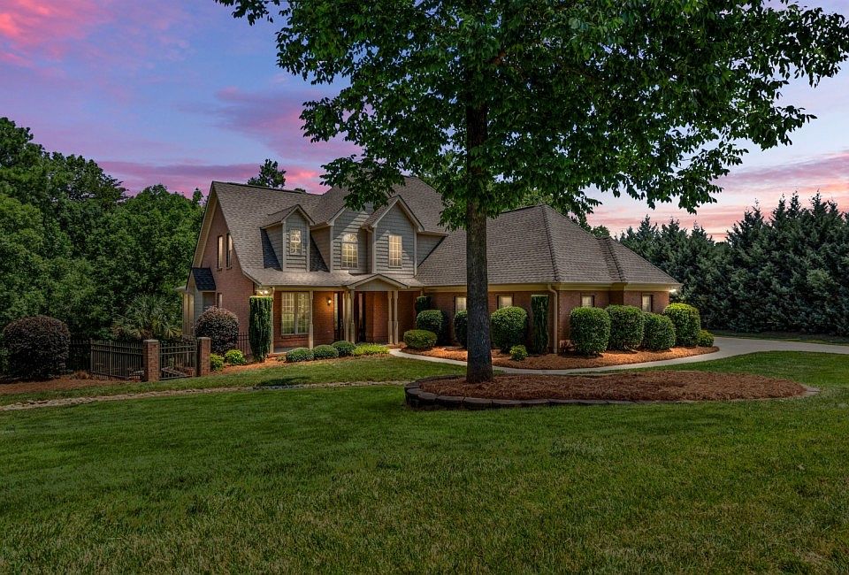 1st image of 2561 Cozy Cove Dr