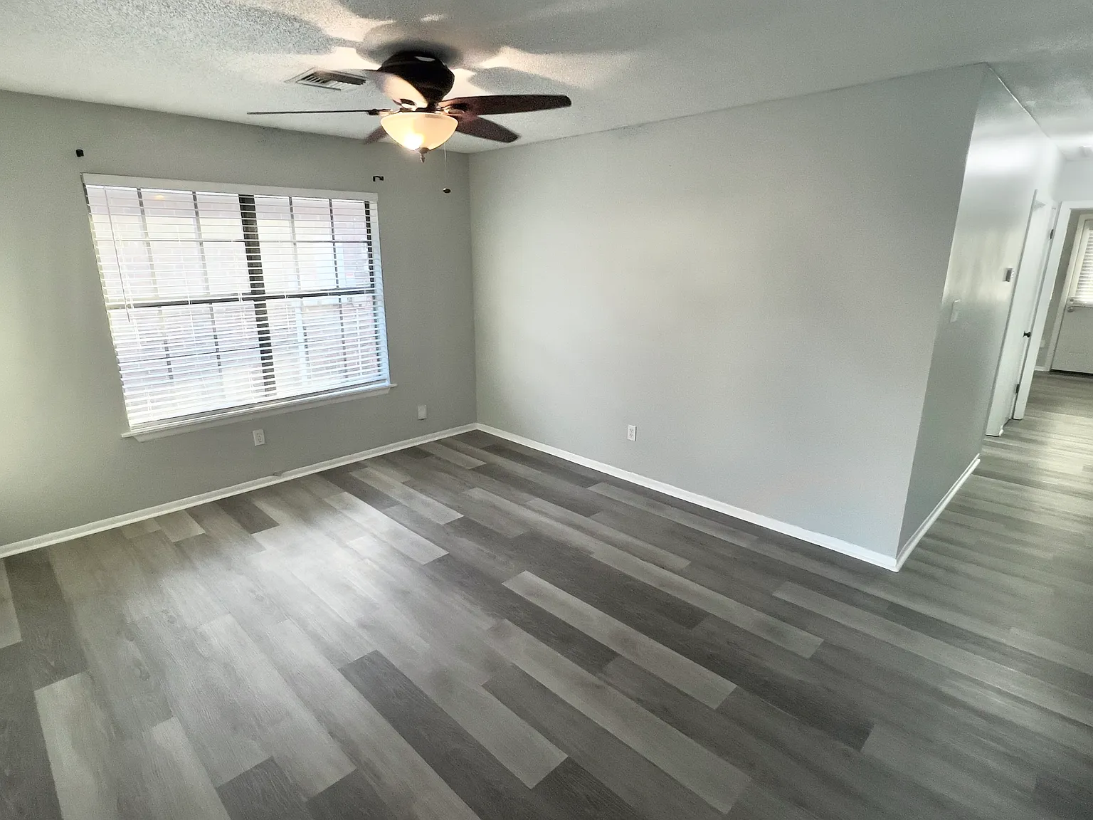 2 bed, 985 sqft, $1,400 — Photo 2