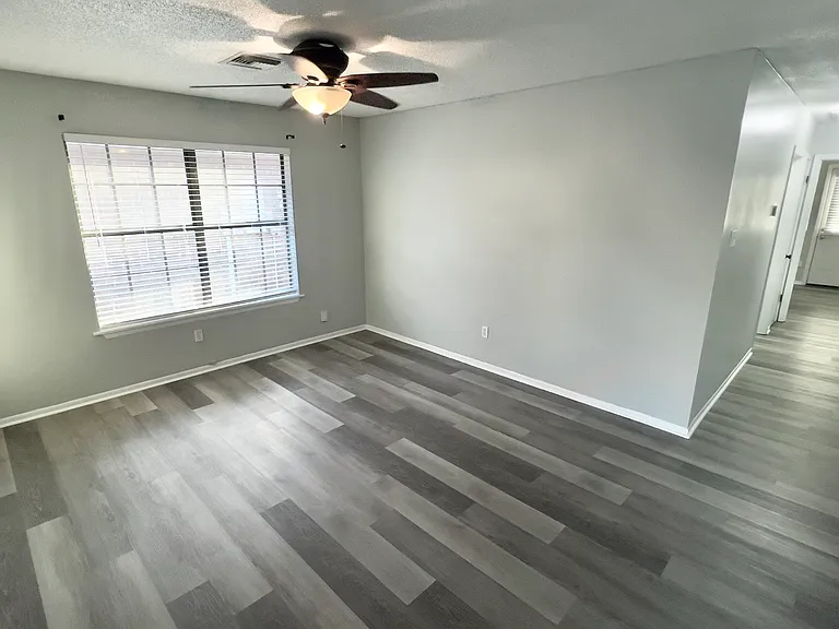 313 Titan Dr #B — Photo 2