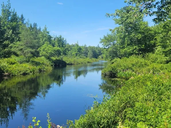 47 Bolivar Rd, Lunenburg, NS B4V 5N7