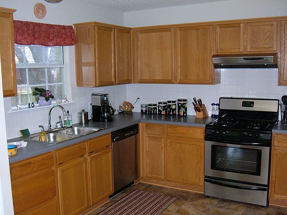 5th image of 1602 Highland Ct