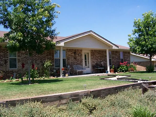 1514 Linda St, Bowie, TX 76230