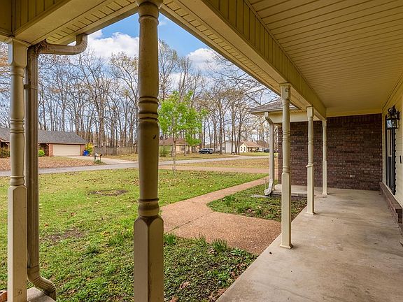 5th image of 9 Burnett Cir