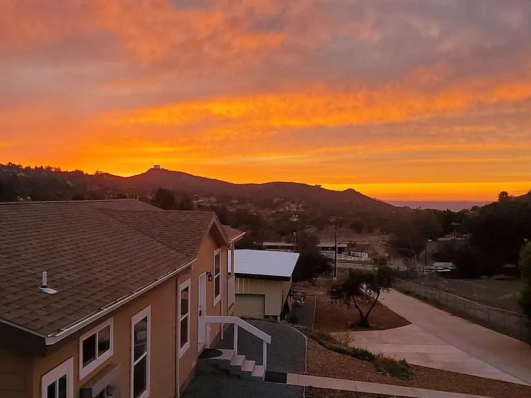 1132 Old Mountain View Rd — Photo 3