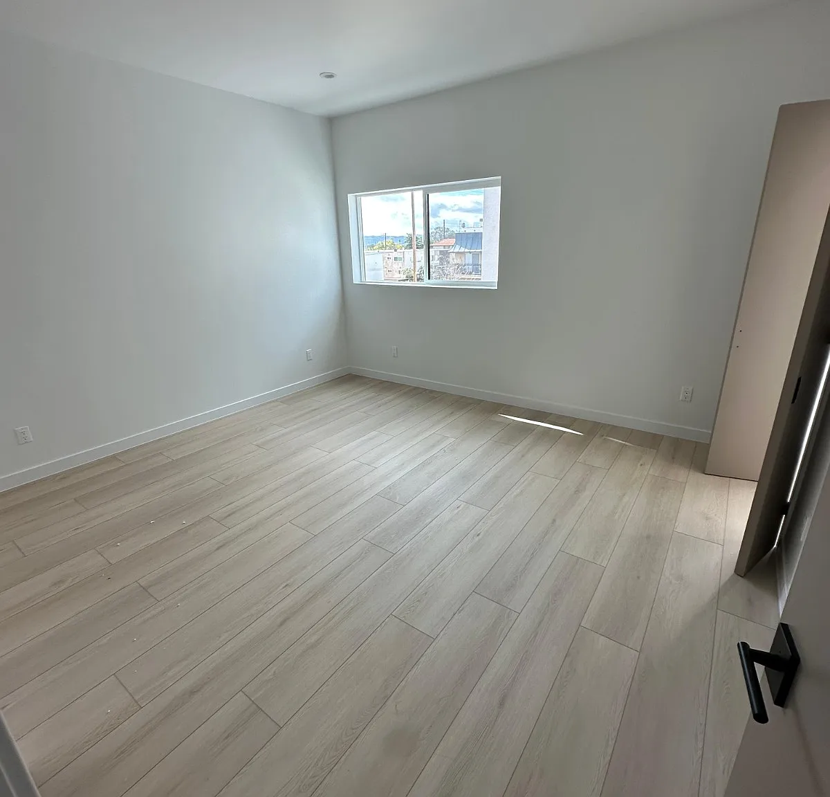 4 bed, 1915 sqft, $4,200 — Photo 4